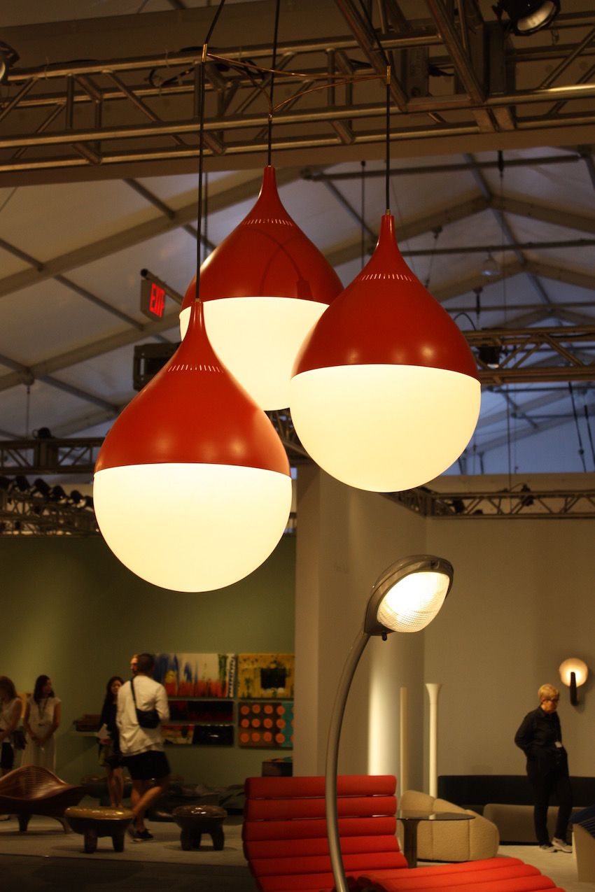 Galerie Kreo美妙的吊坠灯都完美的安装你的餐桌或厨房岛。
